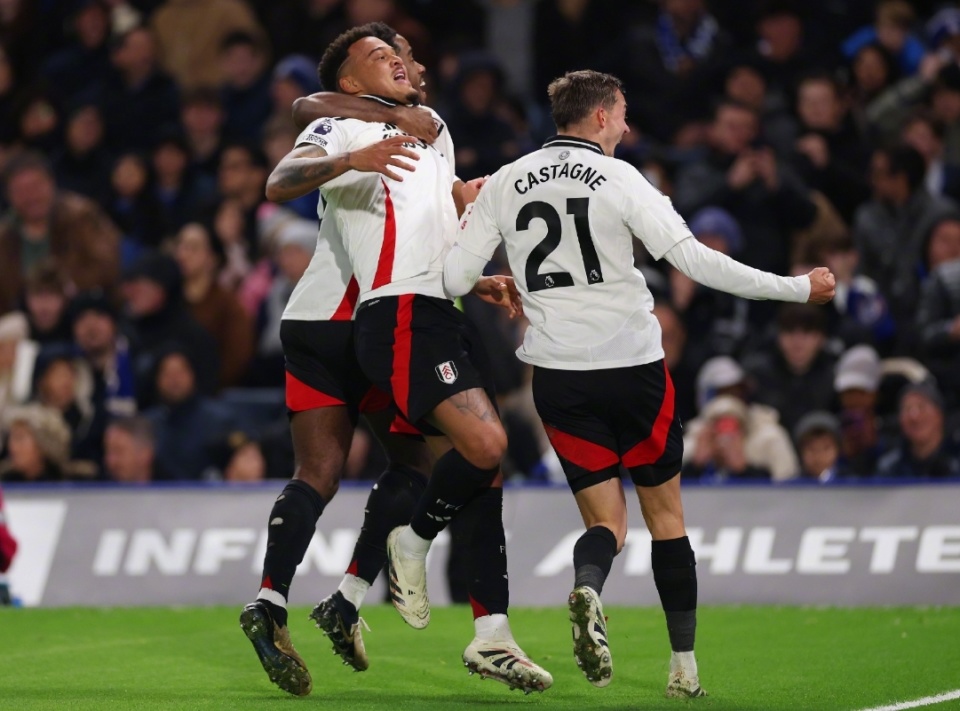 NBA交易市场动态：湖人完成签约,