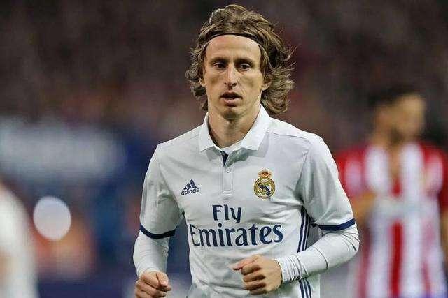 4球1助攻！25岁非洲天才边锋闪耀英超，超级香饽饽，3大豪门抢疯了