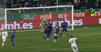 记者：莱斯特城中场哈努斯即将加盟斯图加特，转会费3000万欧